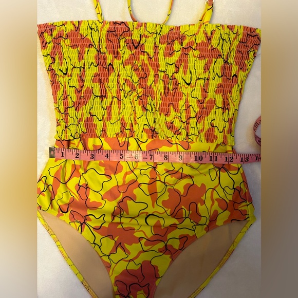 Tanya Taylor
Kendra Smocked One Piece size L - Picture 5 of 10